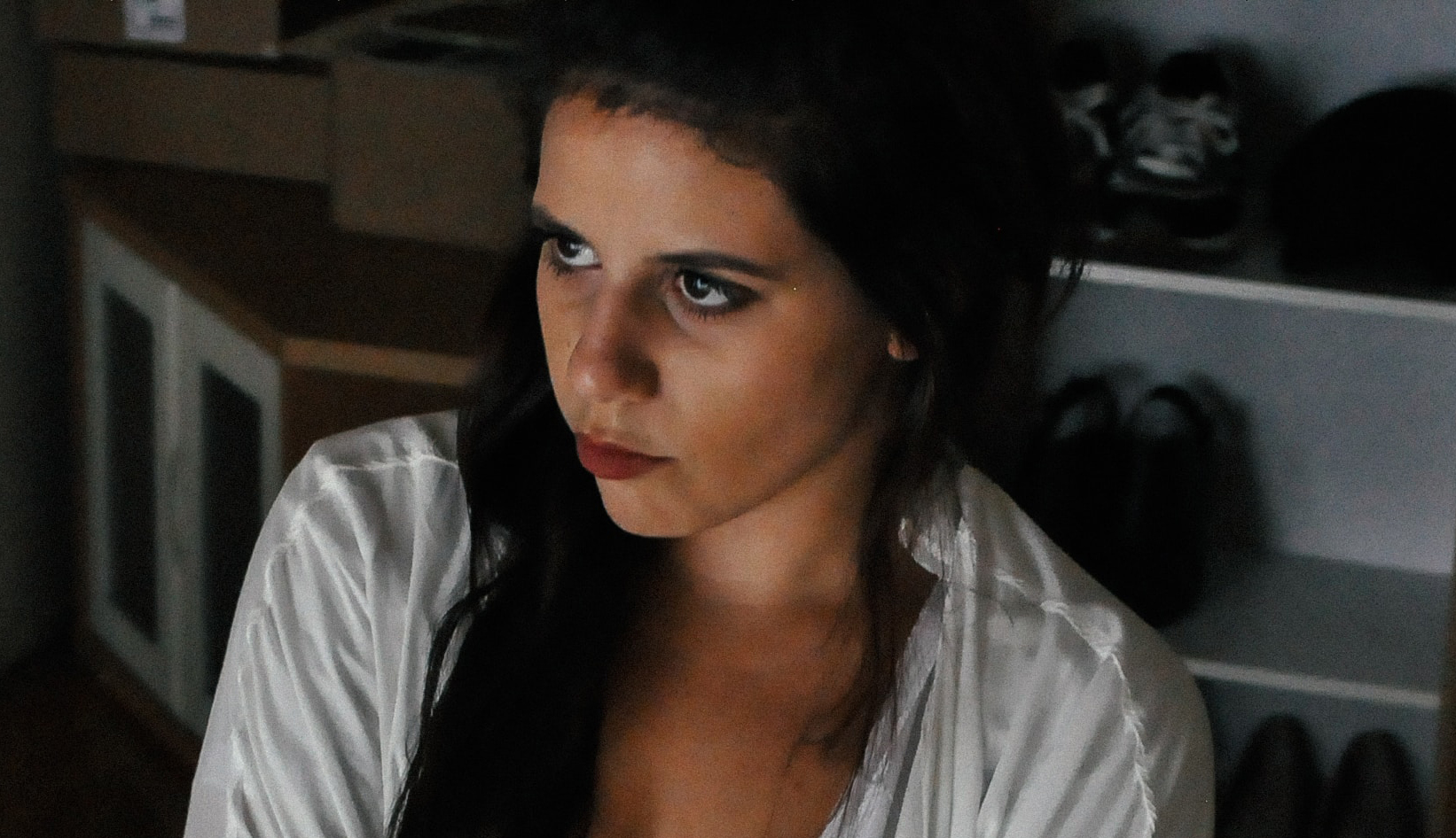 Vrouw die gefrustreerd is over schoonouders