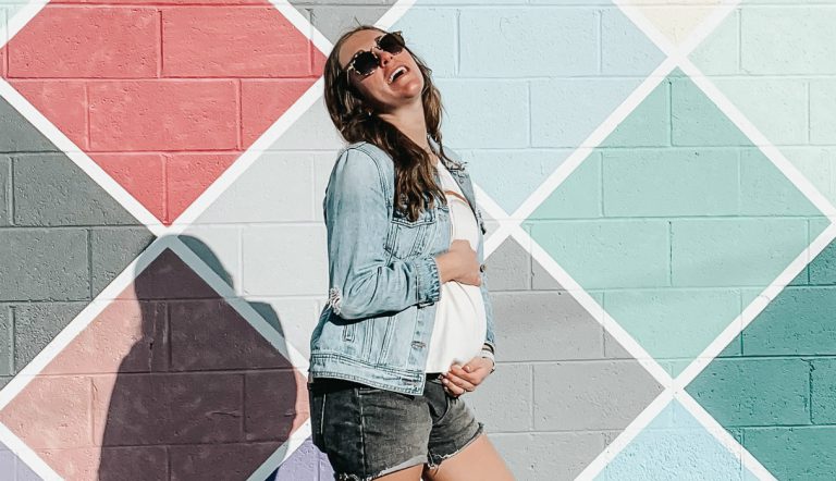 zwangerschapsmythes zwangere vrouwen / zwangere vrouw moet lachen geslacht baby voorspellen