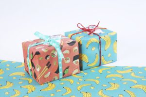 Cadeautips mannen / cadeautjes in vrolijk inpakpapier