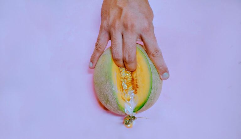 masturbatie / vinger in meloen
