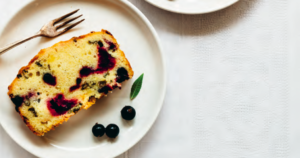 citroencake met bessen uit eigen moestuin