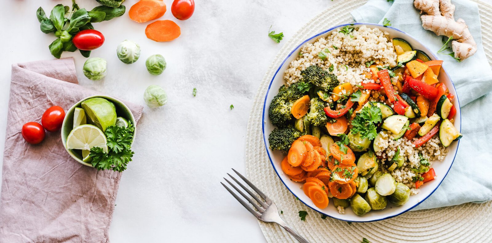 bord met vegetarisch eten voor iedereen die minder vlees eten belangrijk vindt