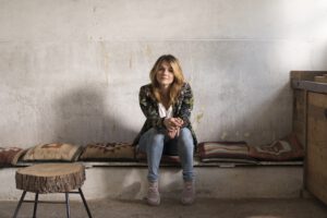 Sofie van den Enk is moeder, tv-presentator en schrijver