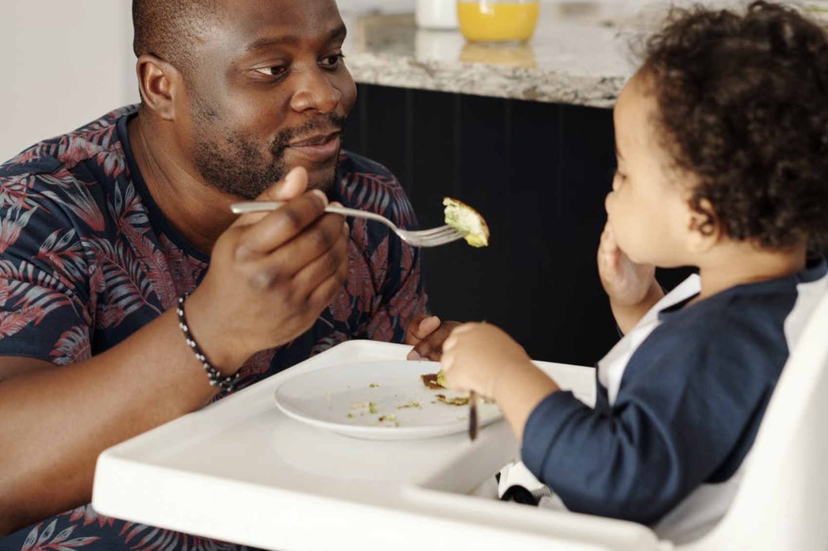 Libanese keuken - vader voert kind