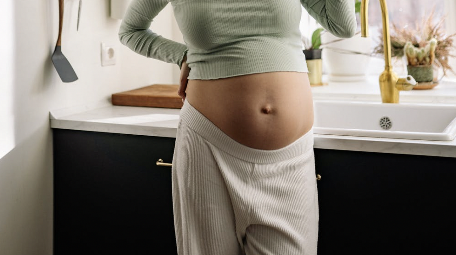 zwangerschapsverlof - vrouw met zwangere buik