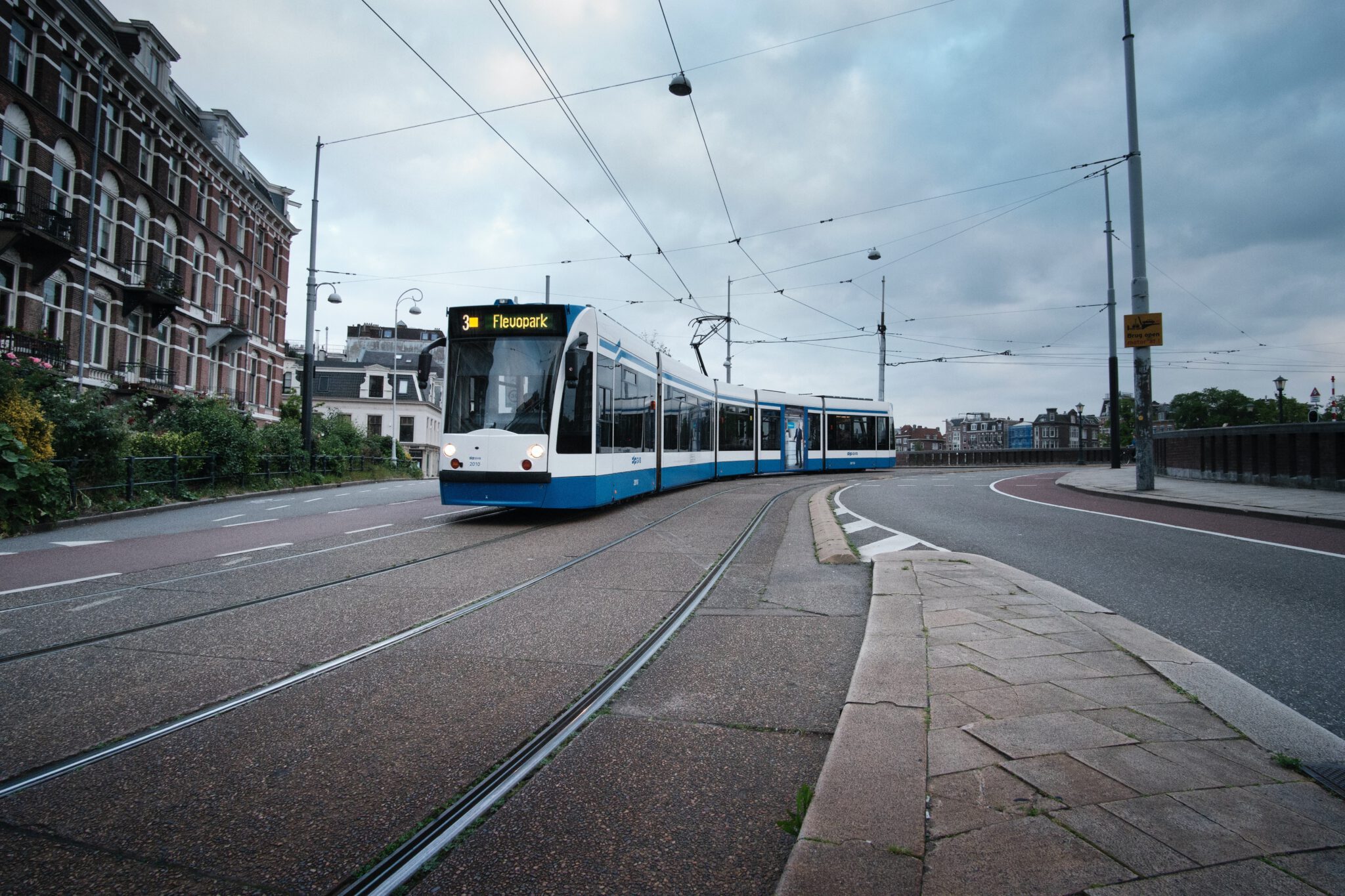 Femke in de tram